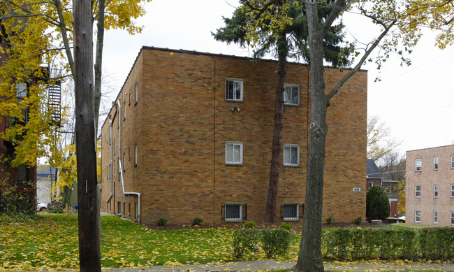 5800 Stanton Ave in Pittsburgh, PA - Foto de edificio - Building Photo