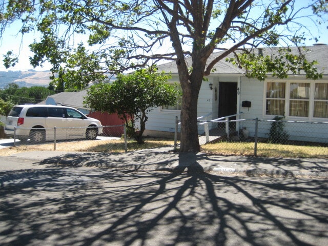 property at 40 La Cruz Ave