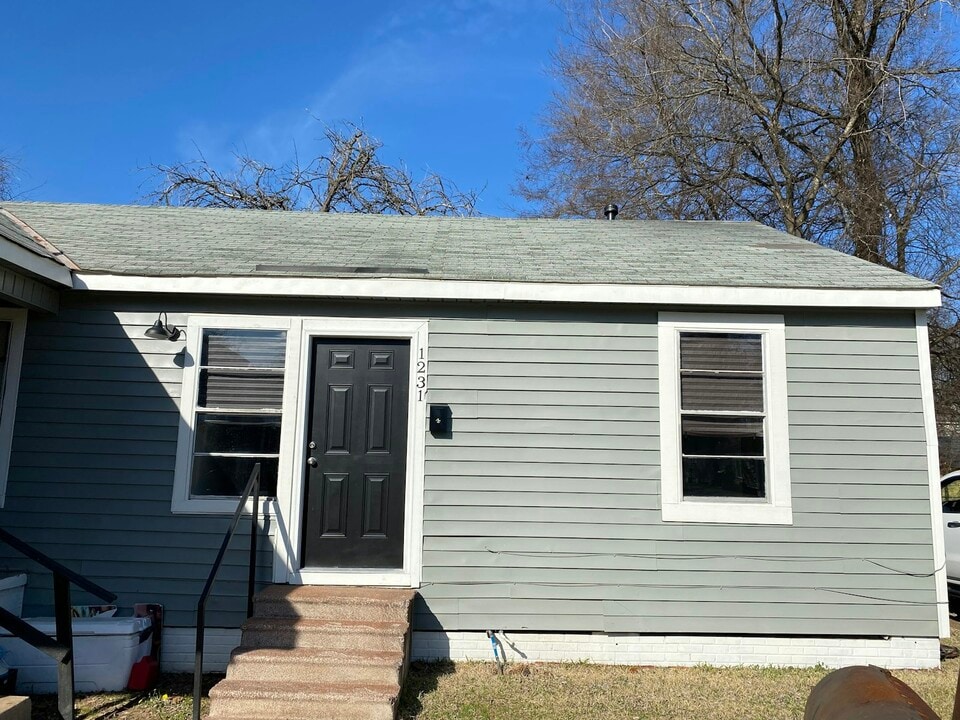 1231 Estelle St in Bossier City, LA - Building Photo