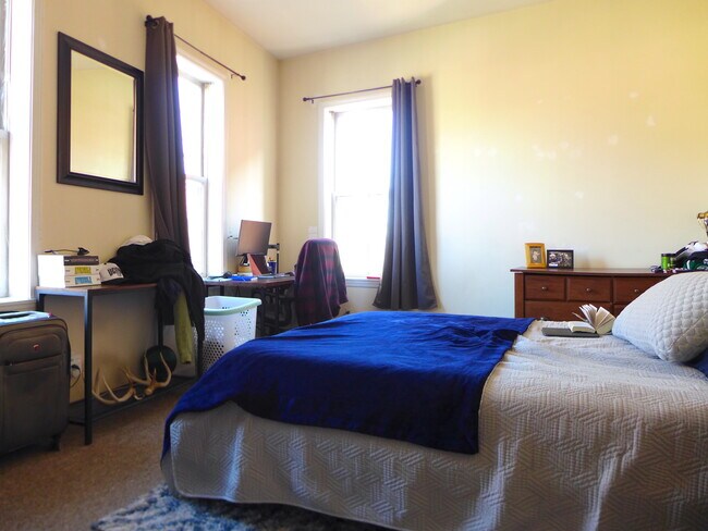 23 Davis Ave in Brookline, MA - Building Photo - Building Photo