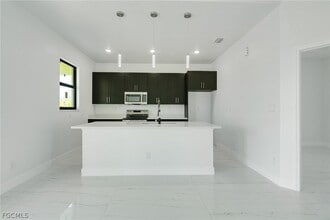 4725-4727-4727 27th St SW in Lehigh Acres, FL - Building Photo - Building Photo