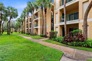 755 Riverside Dr in Coral Springs, FL - Building Photo