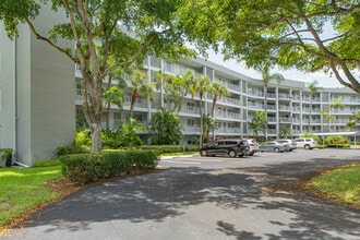 4020 W Palm Aire Dr in Pompano Beach, FL - Building Photo - Building Photo