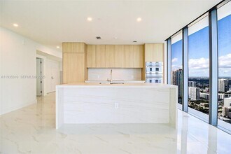 700 NE 24th St, Unit 4201 in Miami, FL - Building Photo - Building Photo