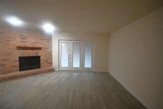9419 Fondren Rd in Houston, TX - Building Photo - Building Photo