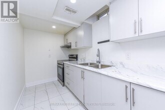 19 Conklin Dr in Brampton, ON - Building Photo - Building Photo