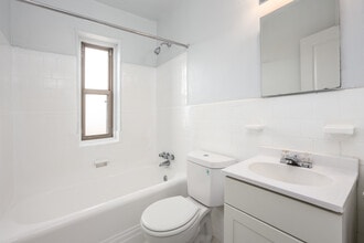 Macomb Gardens in Washington, DC - Foto de edificio - Interior Photo