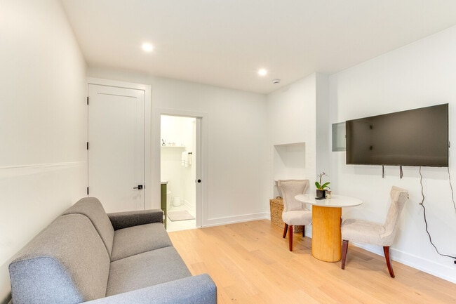 1032 McLean Ave in Yonkers, NY - Building Photo - Building Photo