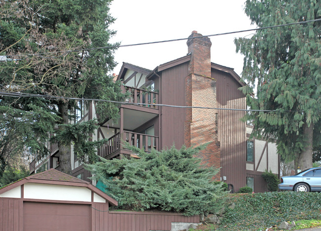 Titus Mansion in Kent, WA - Foto de edificio - Building Photo