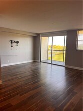 3100 W Rolling Hills Cir, Unit 403 in Davie, FL - Building Photo - Building Photo
