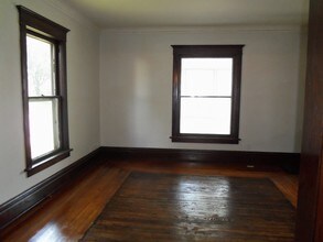 1227 Williston Ave in Waterloo, IA - Building Photo - Building Photo