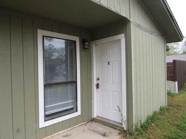 8325 Country Walk Dr in Pensacola, FL - Building Photo - Building Photo