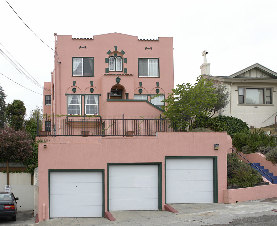 524 E 21st St in Oakland, CA - Building Photo