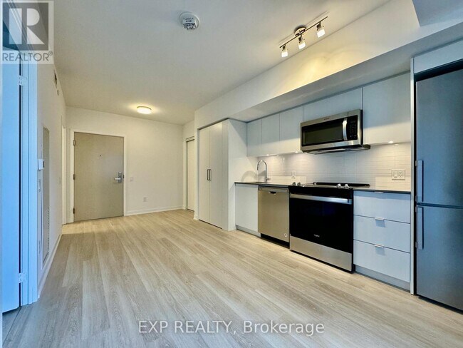 500-500 Wilson Ave in Toronto, ON - Building Photo - Building Photo