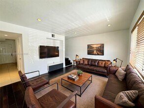 7801 Hispanola Ave in North Bay Village, FL - Building Photo - Building Photo