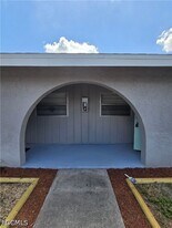 702 SE 47th St in Cape Coral, FL - Building Photo