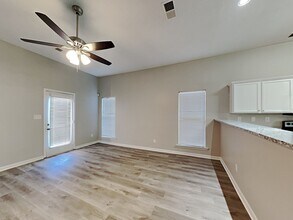 5643 Falling Bark Dr in Memphis, TN - Building Photo - Building Photo