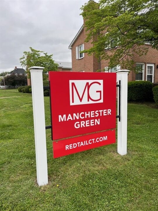 Manchester Green in Manchester, CT - Foto de edificio