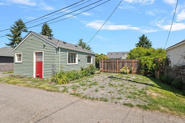 property at 521 Whitworth Ave S
