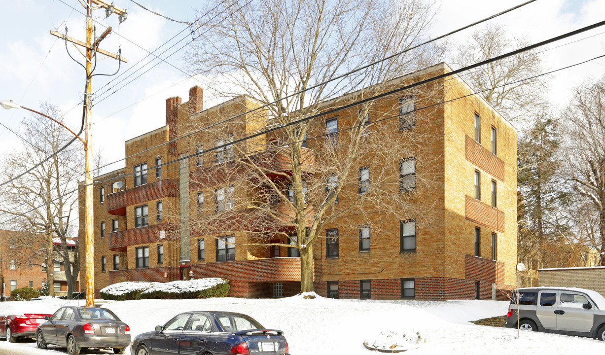 College Manor Apartments in Pittsburgh, PA - Building Photo