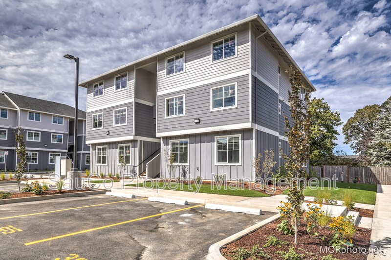 2560 Hawthorne St in Forest Grove, OR - Building Photo
