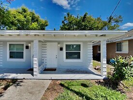 343 Pleasant St in Daytona Beach, FL - Building Photo