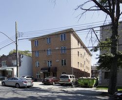 111 Dahlgren Pl Apartments