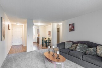 Gardenview Estates in Vancouver, WA - Building Photo - Interior Photo