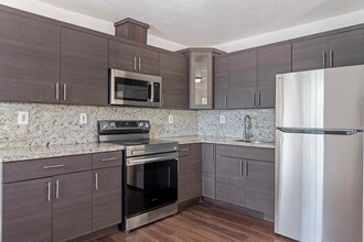 323 NW 97th St, Unit 1 in Miami, FL - Foto de edificio - Building Photo
