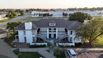 21 Rock Apartments in Wichita, KS - Building Photo