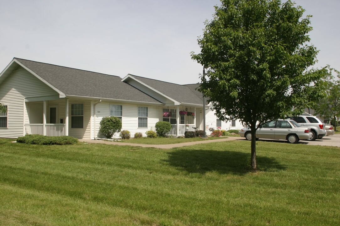 Cottage Grove Apartments in Muscatine, IA - Building Photo