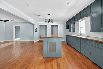 6434 Boothline Rd in Richmond, TX - Foto de edificio - Building Photo