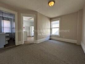 1324 S Westnedge Ave in Kalamazoo, MI - Building Photo