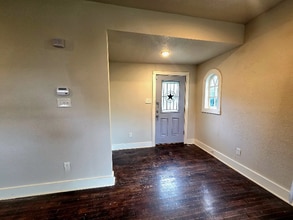 1211 W Agarita Ave in San Antonio, TX - Building Photo - Building Photo