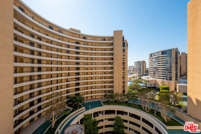 property at 4314 Marina City Dr