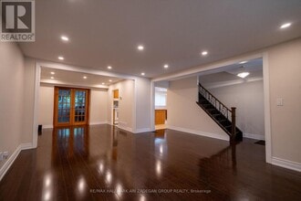 22 Silver Aspen Dr in Markham, ON - Building Photo - Building Photo