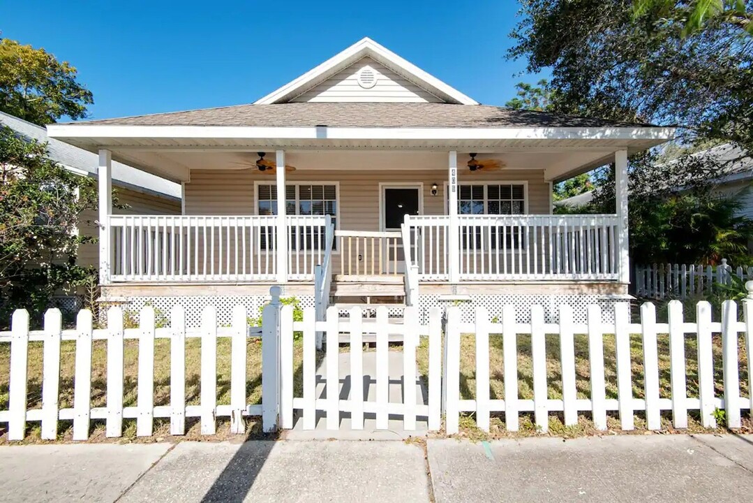 406 Beltrees St in Dunedin, FL - Building Photo