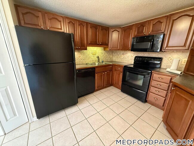 30 Revere Beach Pkwy in Medford, MA - Building Photo - Building Photo