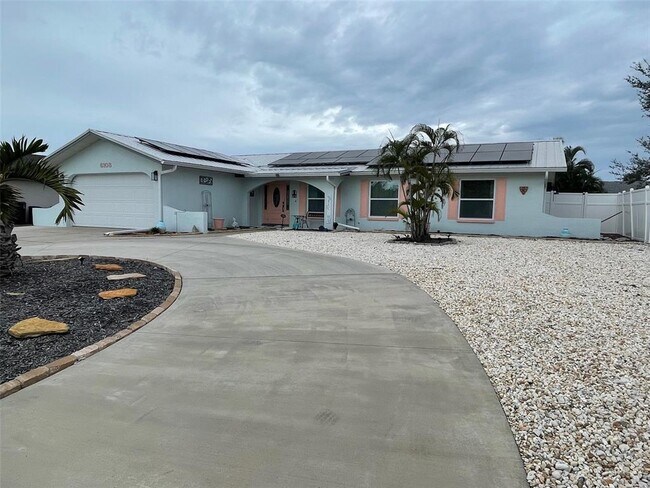 6108 11th Ave W in Bradenton, FL - Building Photo - Building Photo