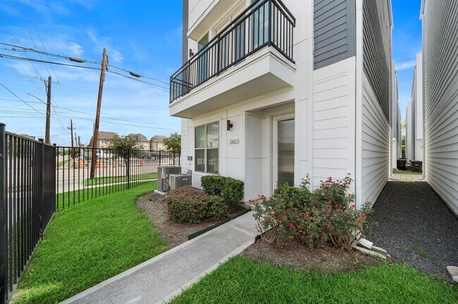 2603 Hutchins St in Houston, TX - Foto de edificio - Building Photo