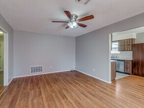 724 Red Oak Terrace in Edmond, OK - Building Photo - Building Photo