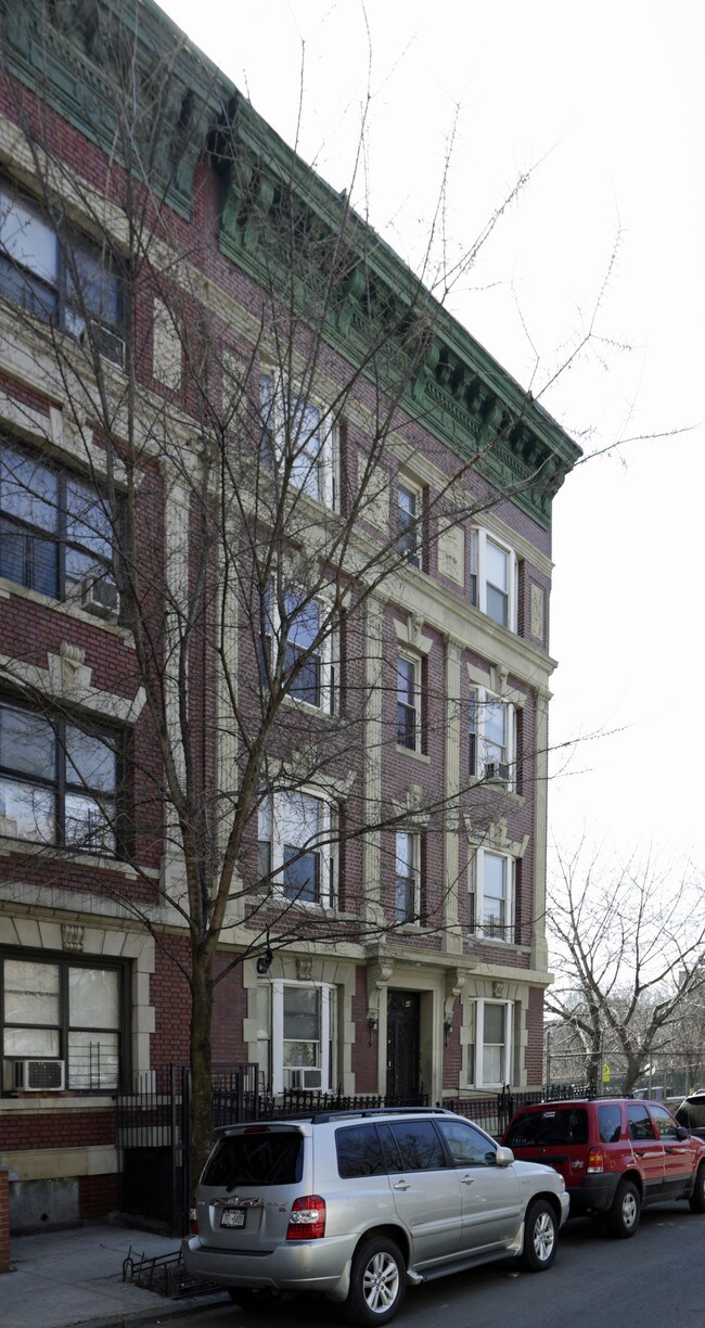 1044 Findlay Ave in Bronx, NY - Foto de edificio - Building Photo