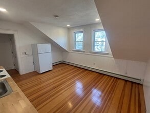 710 River Ave, Unit 2 in Providence, RI - Foto de edificio - Building Photo