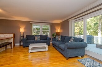 118 Buttonwood Dr in East Brunswick, NJ - Building Photo - Building Photo