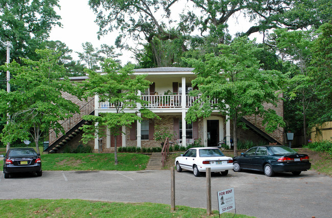 1111 Washington St in Tallahassee, FL - Foto de edificio - Building Photo