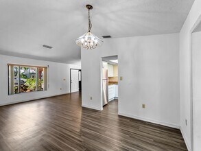 8429 Cypress Lake Cir in Sarasota, FL - Building Photo - Building Photo