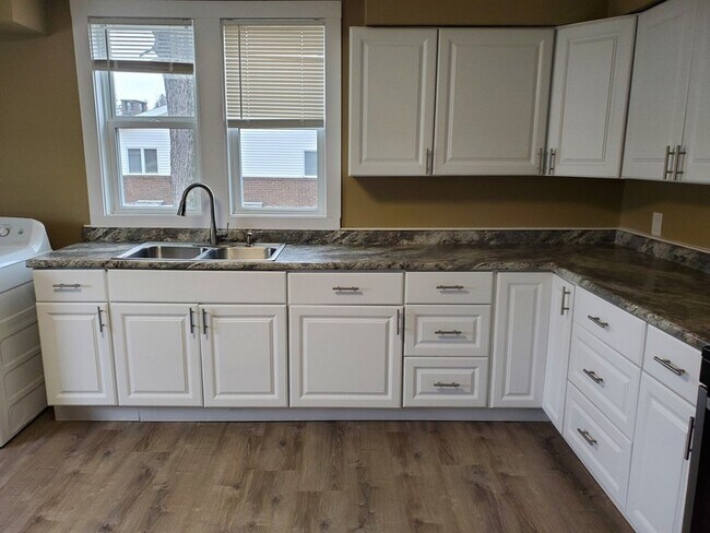 496 Edwards Ave in La Salle, IL - Building Photo - Building Photo