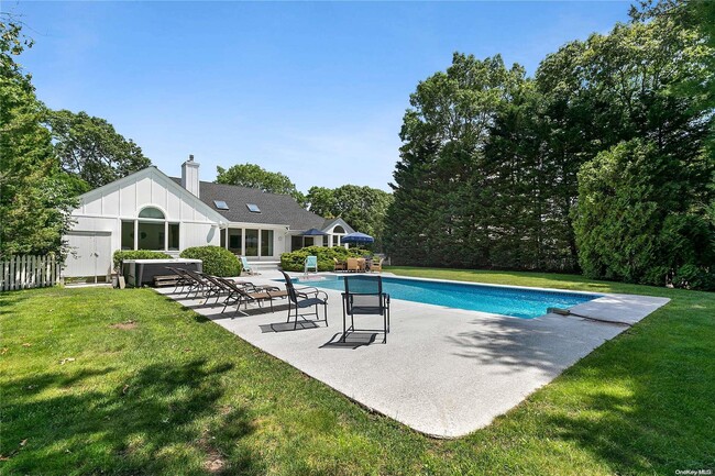 43 Bridle Path in Westhampton Beach, NY - Building Photo - Building Photo