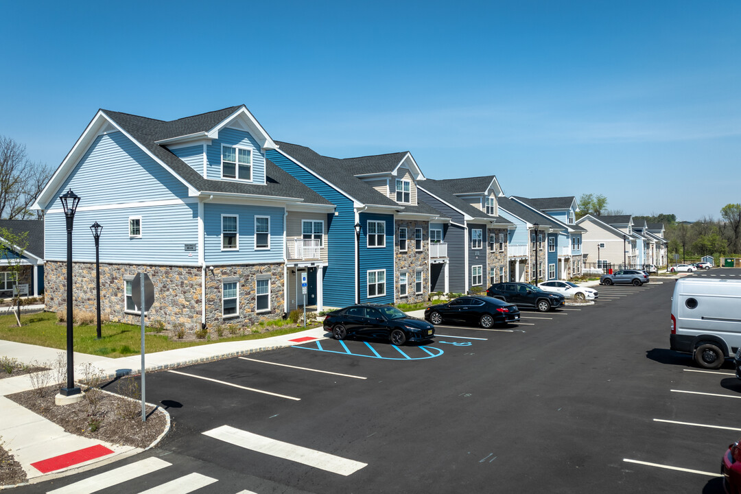 Clinton Woods in Annandale, NJ - Foto de edificio