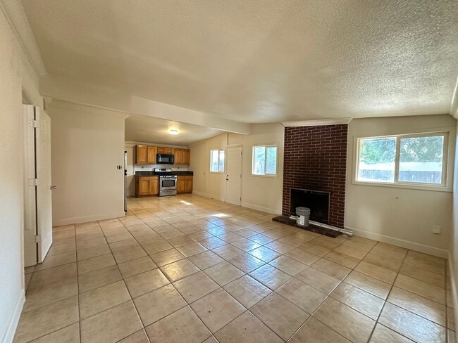 841 Inglewood Dr in West Sacramento, CA - Building Photo - Building Photo